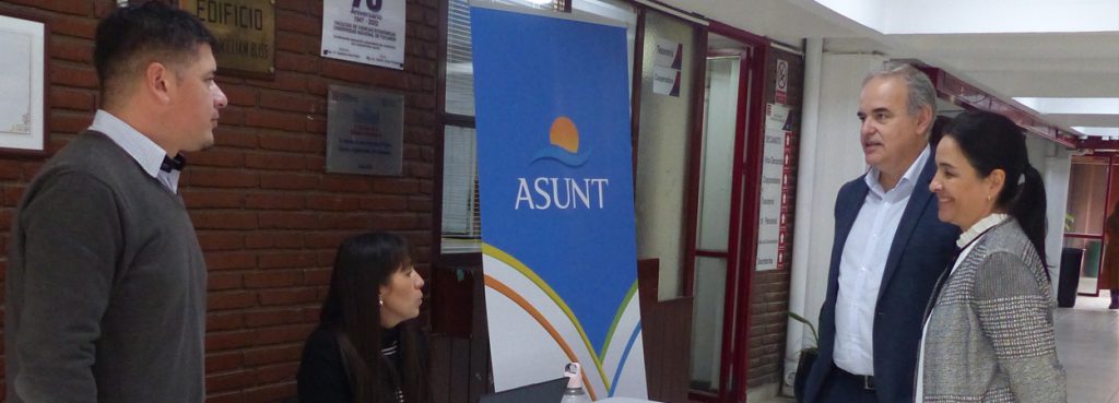 Un stand de ASUNT visita las facultades de la UNT